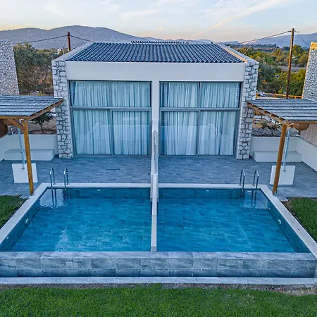 Luxury Villa *
